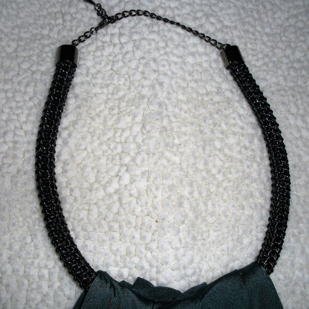 BEBE soft dark green halter top gunmetal chain hoop neck closure - Picture 7 of 7